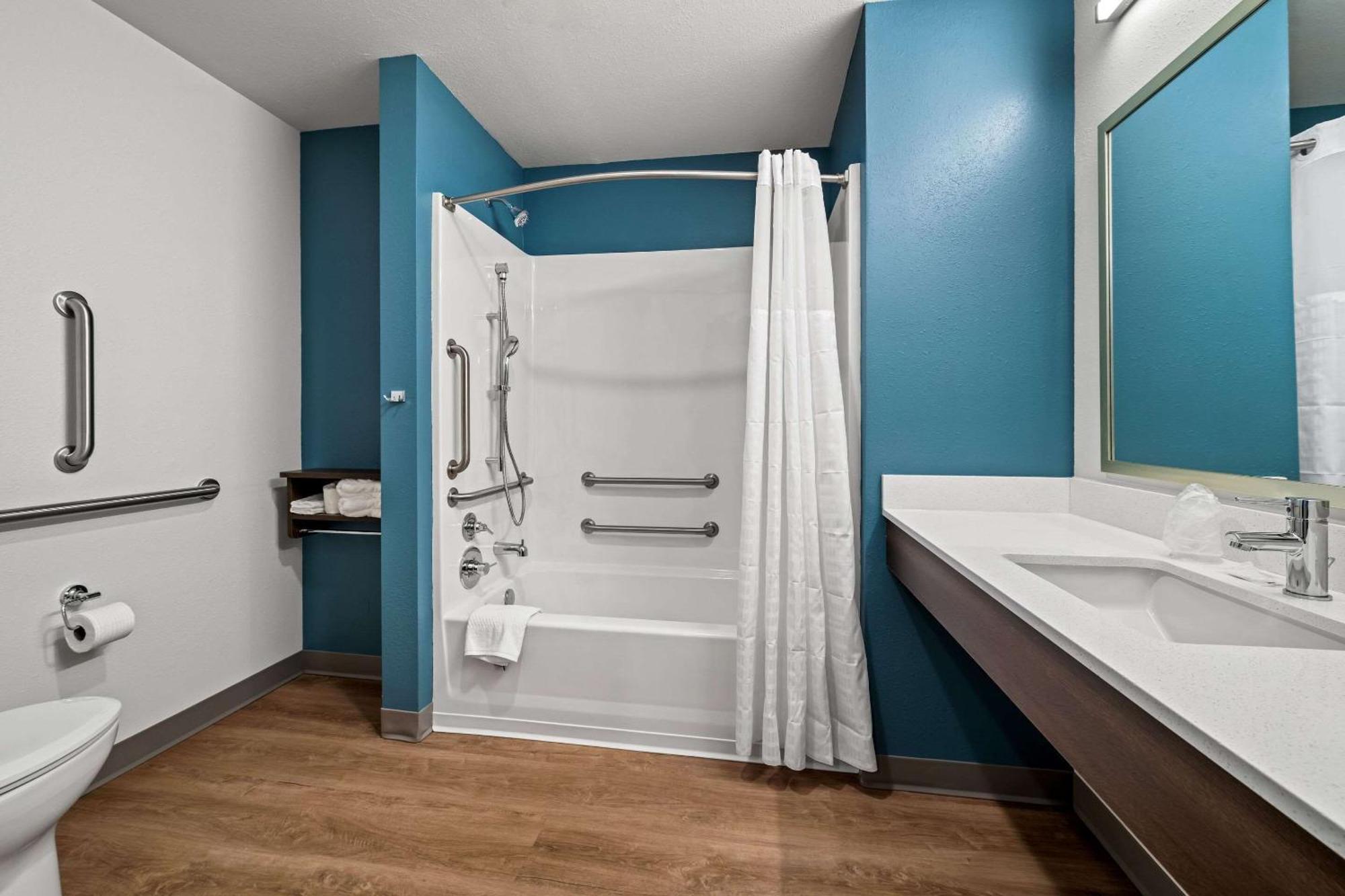 Woodspring Suites Loves Park - Rockford Bagian luar foto